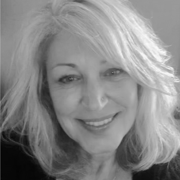 Meet your Posher, Lori - Picture 1 of 1